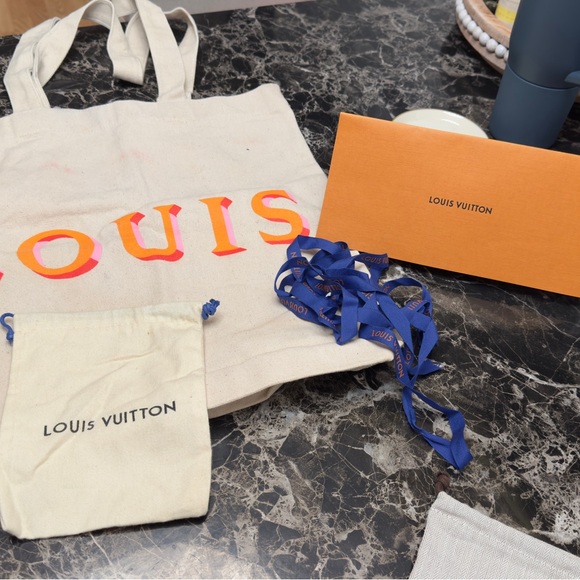 GUCCI, CHANEL, GIVENCHY, Colorful Designer Tote Bags/ shoe/wallet dust bag etc - Picture 7 of 7